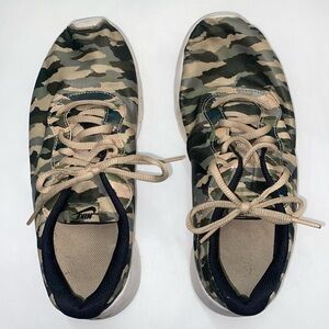 Nike Boys Shoes Green/Kakhi Camo, Whote Sole sz 7Y